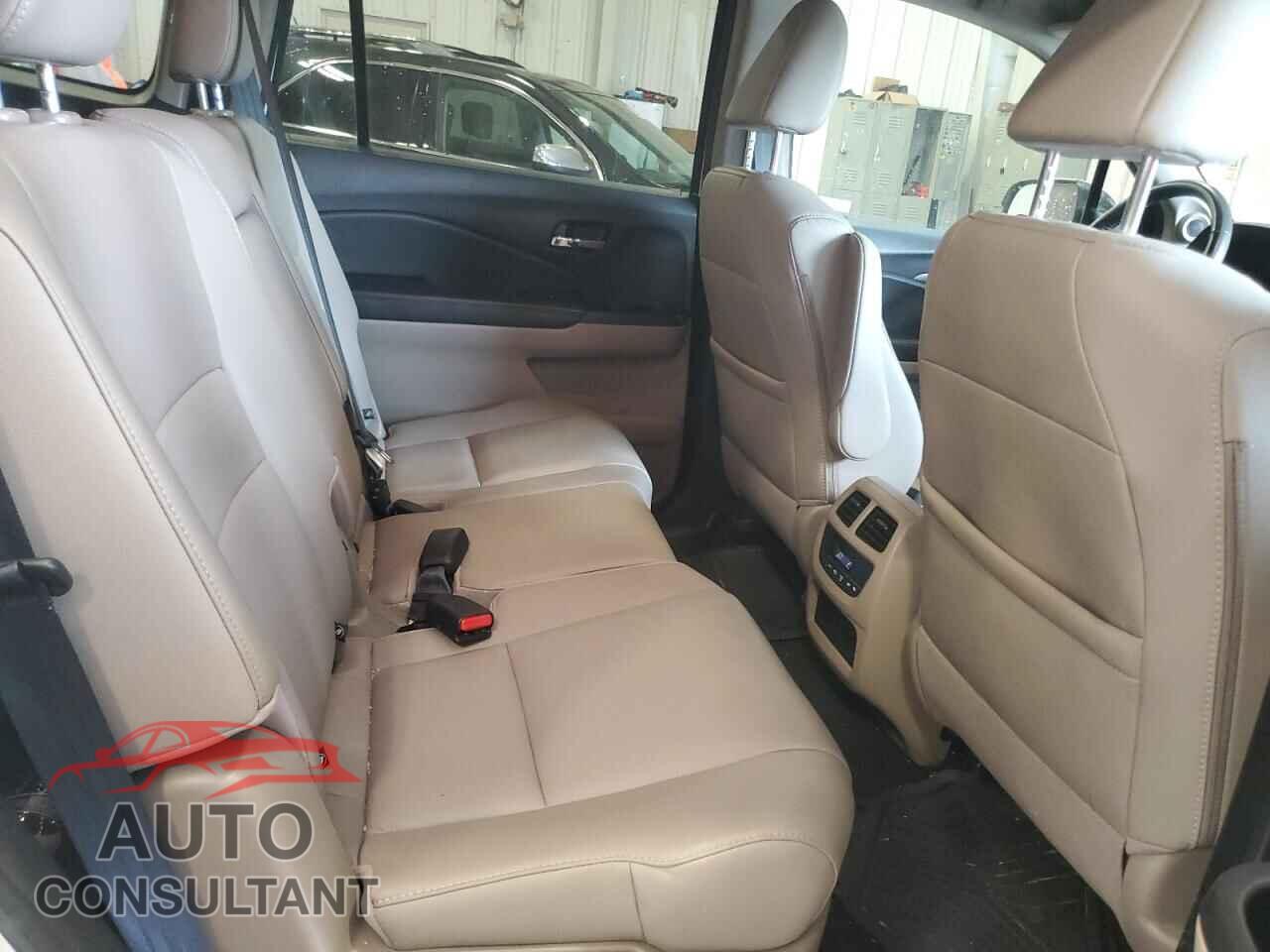 HONDA PILOT 2018 - 5FNYF6H6XJB032602