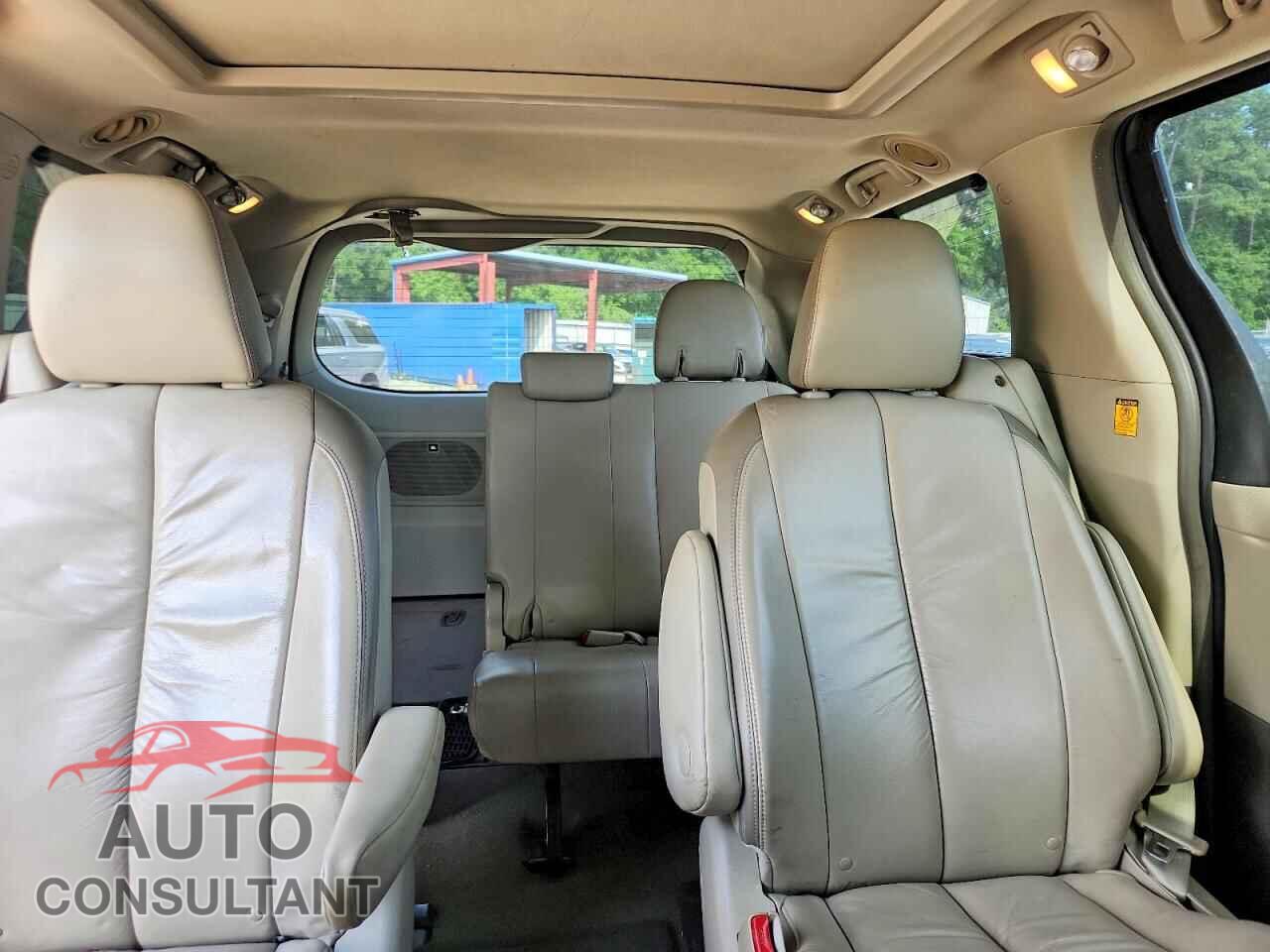 TOYOTA SIENNA 2011 - 5TDYK3DC4BS158456