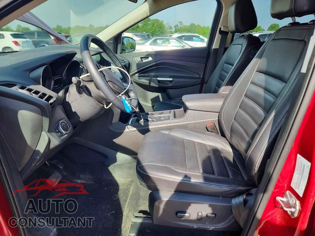 FORD ESCAPE 2017 - 1FMCU9GD0HUD26055