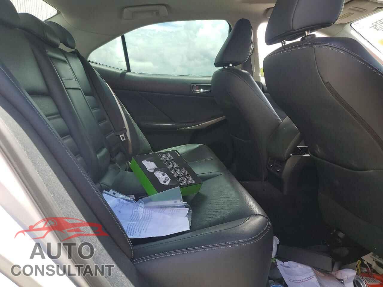 LEXUS IS 2014 - JTHBE1D20E5011391