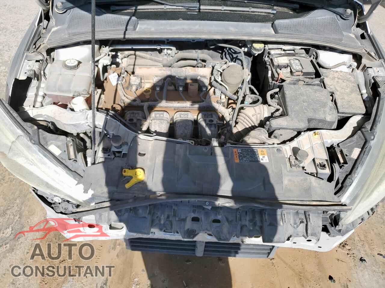 FORD FOCUS 2015 - 1FADP3E22FL368251