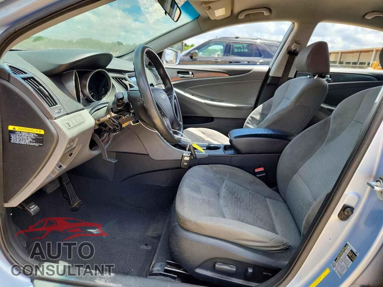HYUNDAI SONATA 2011 - KMHEC4A47BA012158
