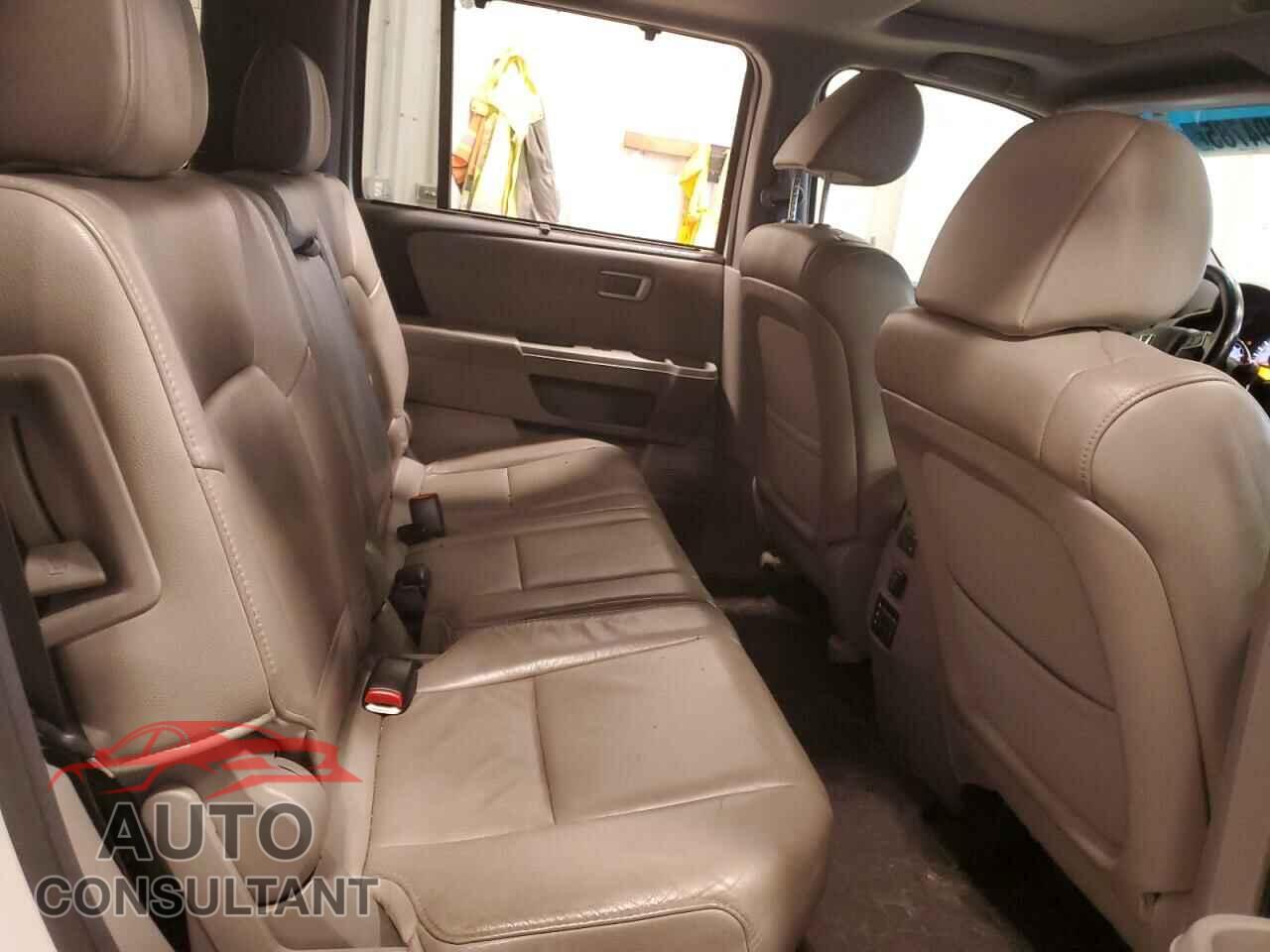 HONDA PILOT 2014 - 5FNYF4H91EB013280