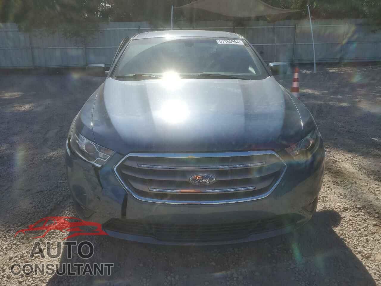 FORD TAURUS 2018 - 1FAHP2E89JG115543