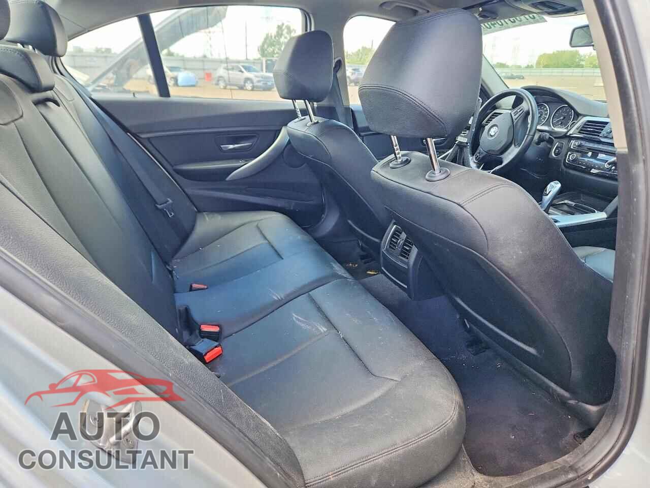 BMW 3 SERIES 2016 - WBA8E5G50GNU22136