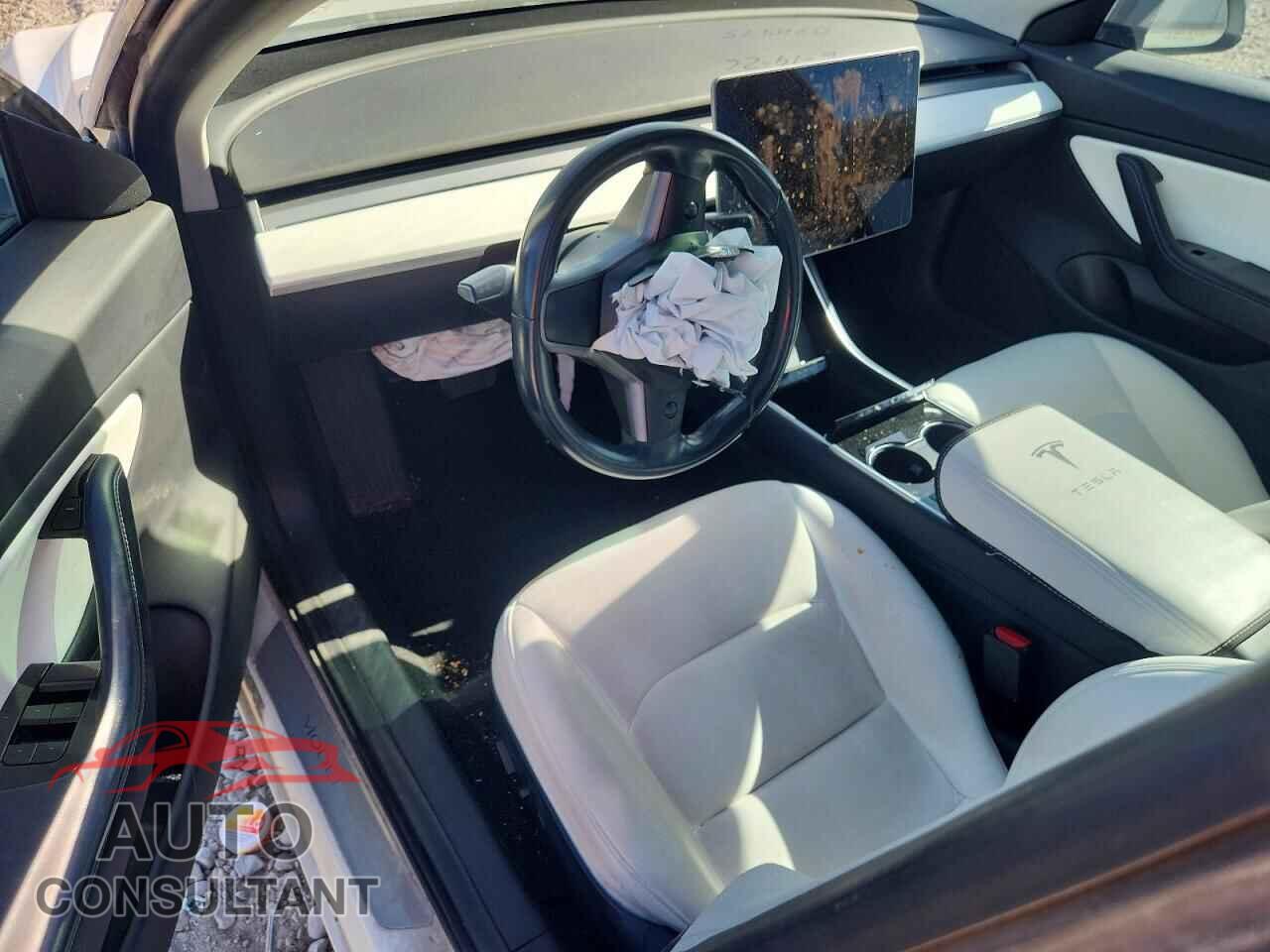 TESLA MODEL 3 2018 - 5YJ3E1EB0JF074875