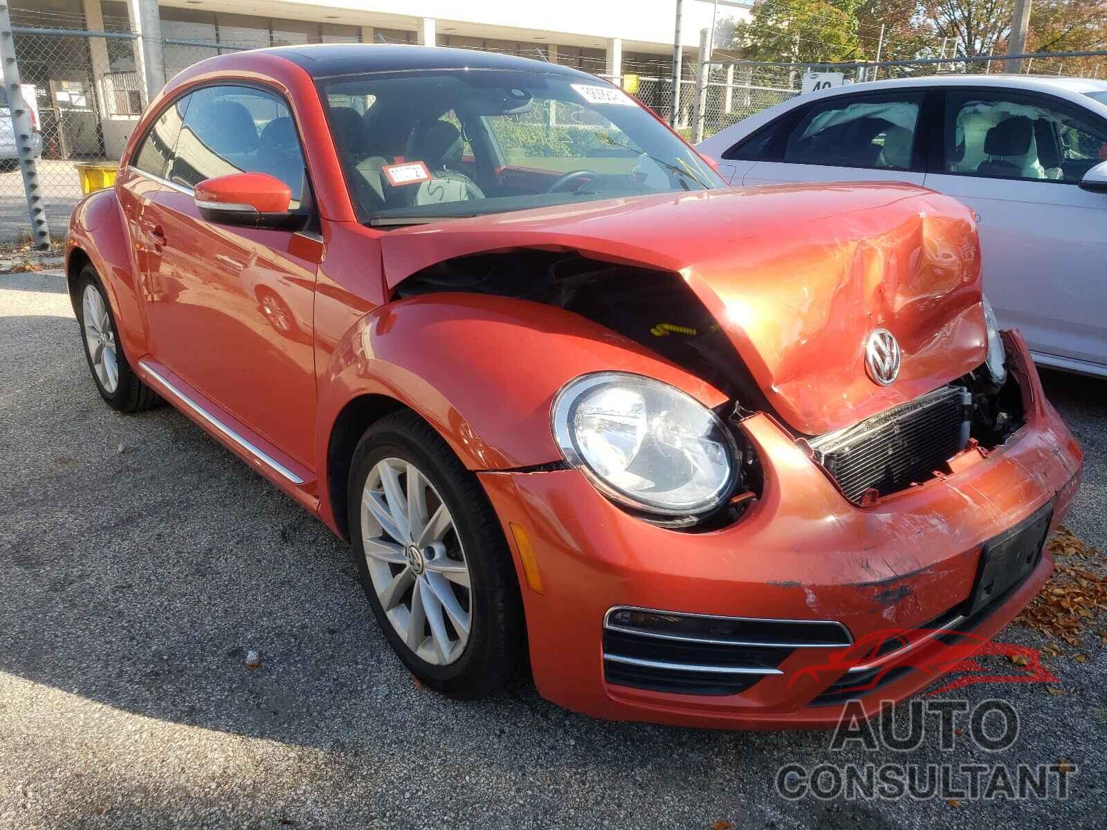 VOLKSWAGEN BEETLE 2018 - 3VWJD7AT9JM709130