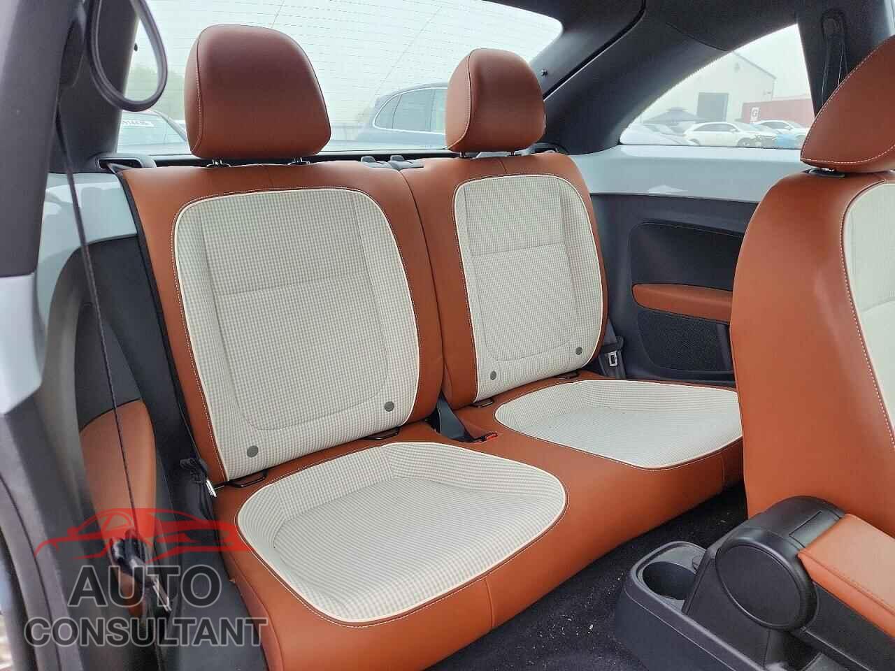 VOLKSWAGEN BEETLE 2017 - 3VWJ17AT0HM603961