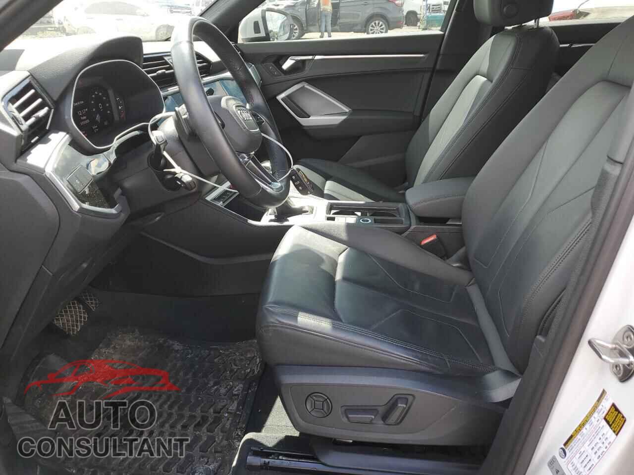 AUDI Q3 2021 - WA1DECF34M1040128