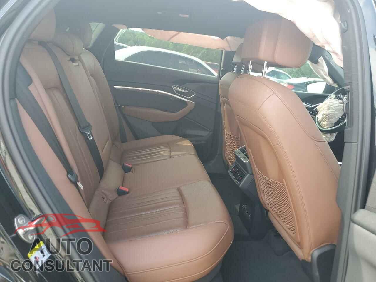 AUDI E-TRON 2019 - WA1LAAGE6KB022605