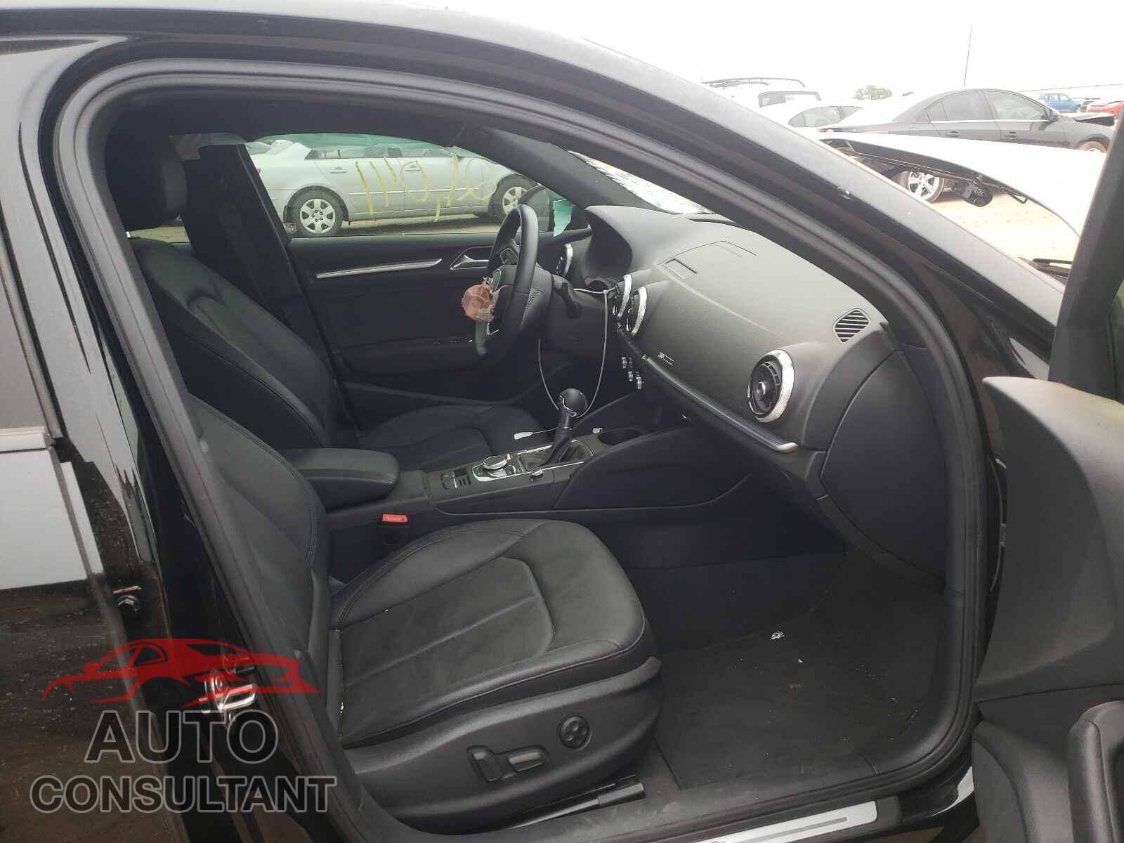 AUDI A3 2019 - WAUGUGFFXK1009631