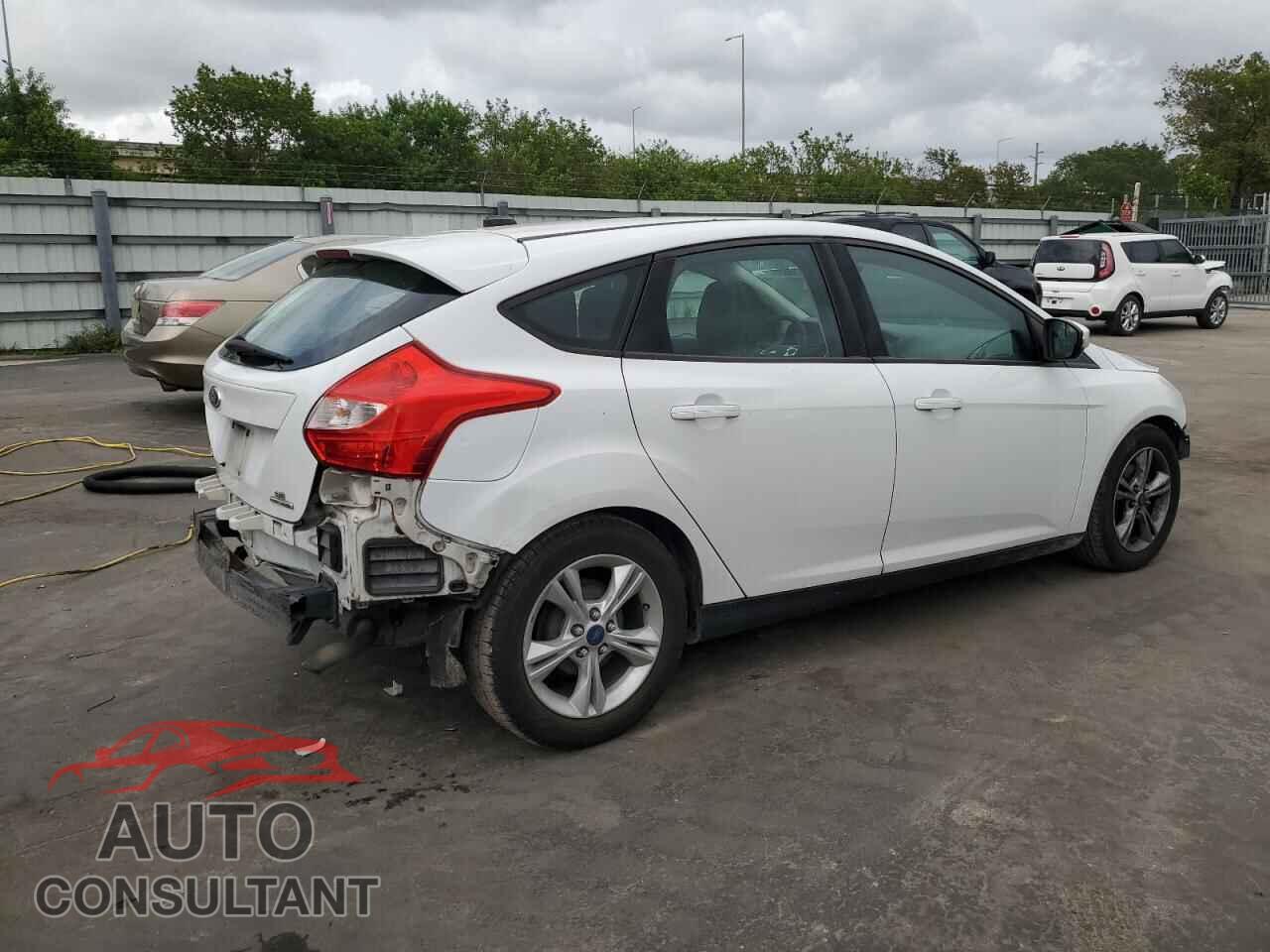 FORD FOCUS 2014 - 1FADP3K20EL271973