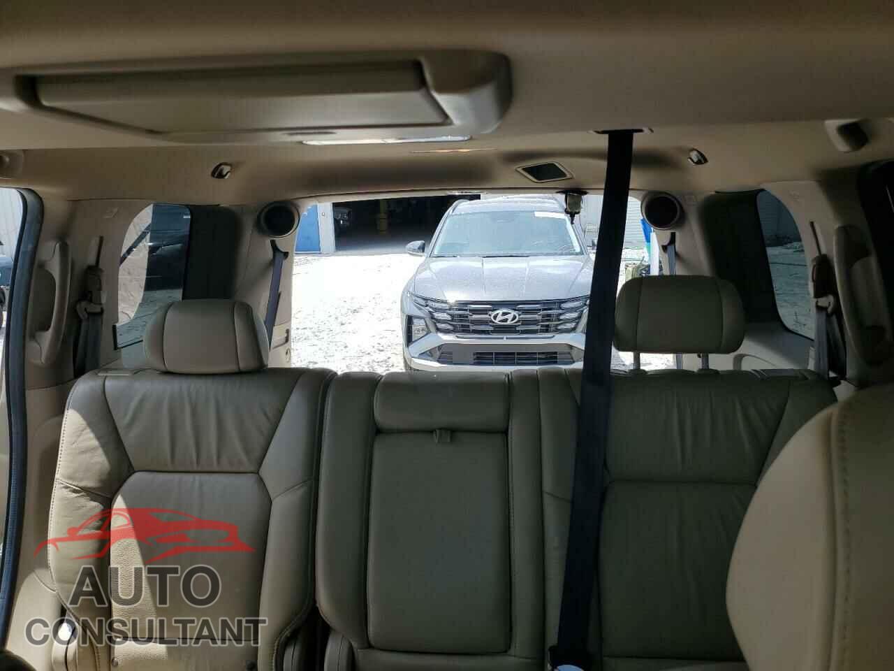 HONDA PILOT 2011 - 5FNYF3H65BB050585