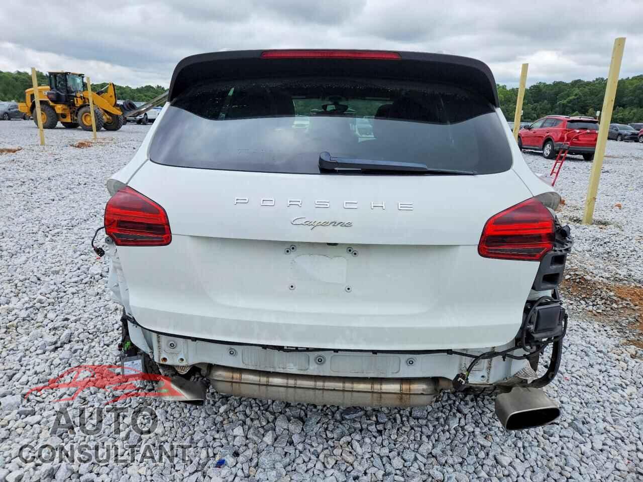 PORSCHE CAYENNE 2016 - WP1AA2A28GKA36027