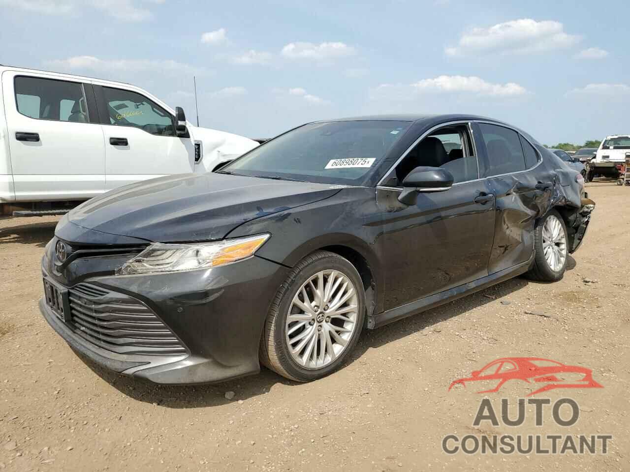 TOYOTA CAMRY 2018 - 4T1B11HK4JU015818