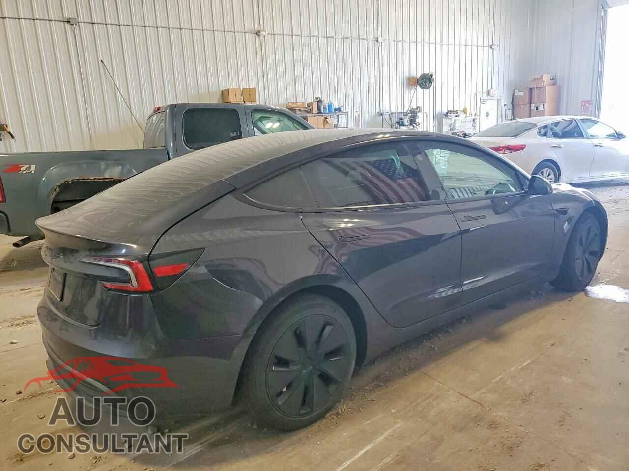 TESLA MODEL 3 2025 - 5YJ3E1EA1SF992837