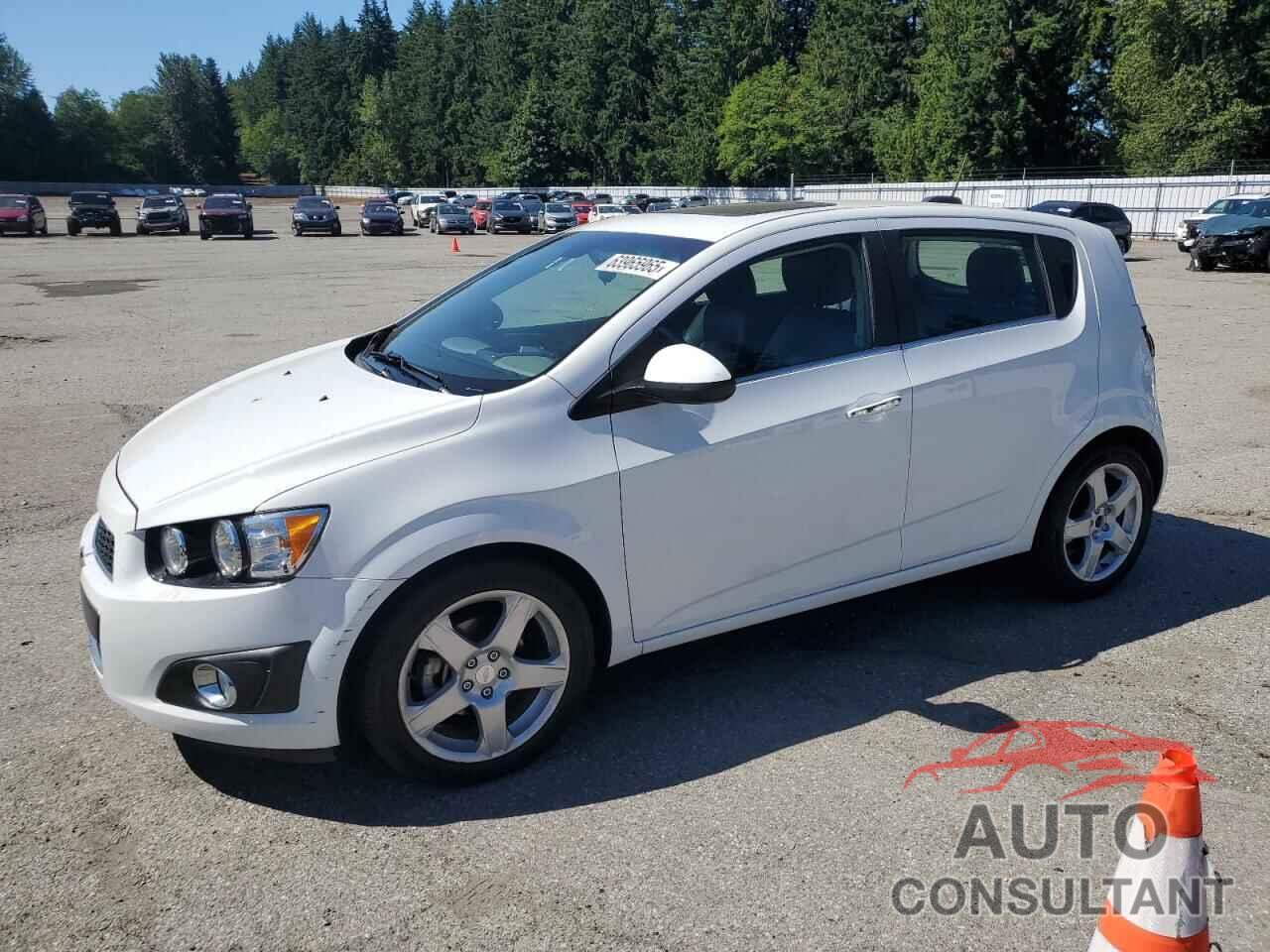 CHEVROLET SONIC 2015 - 1G1JE6SB4F4192007