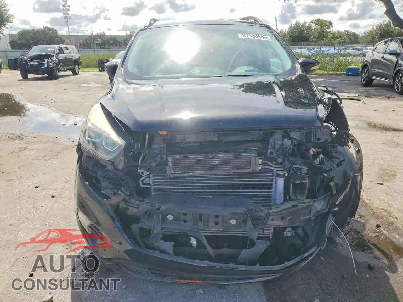 FORD ESCAPE 2017 - 1FMCU0J90HUE86128