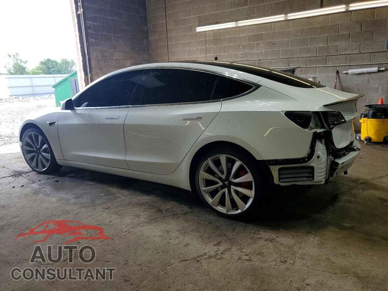 TESLA MODEL 3 2018 - 5YJ3E1EB8JF106570