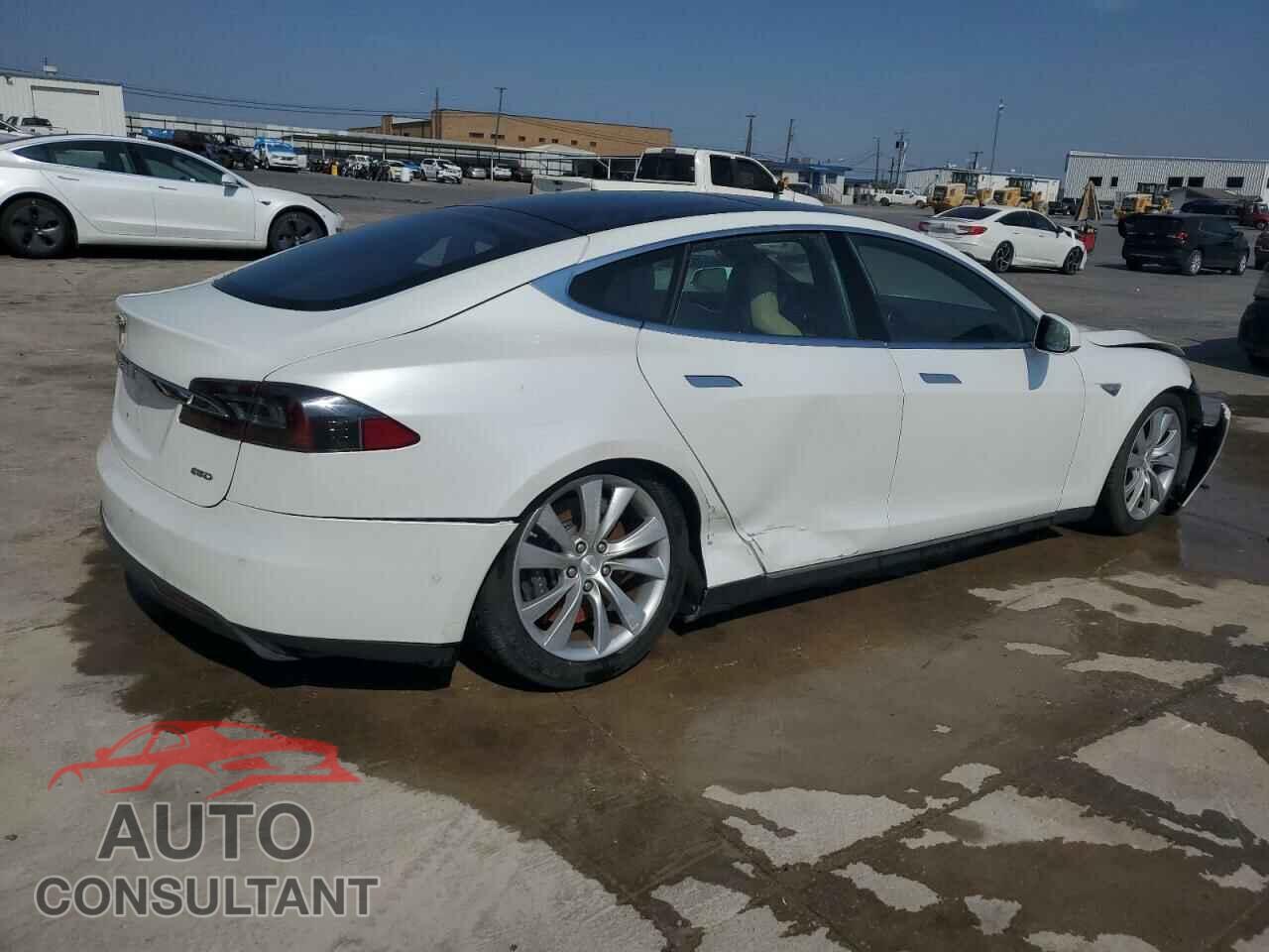 TESLA MODEL S 2015 - 5YJSA1H28FF096844