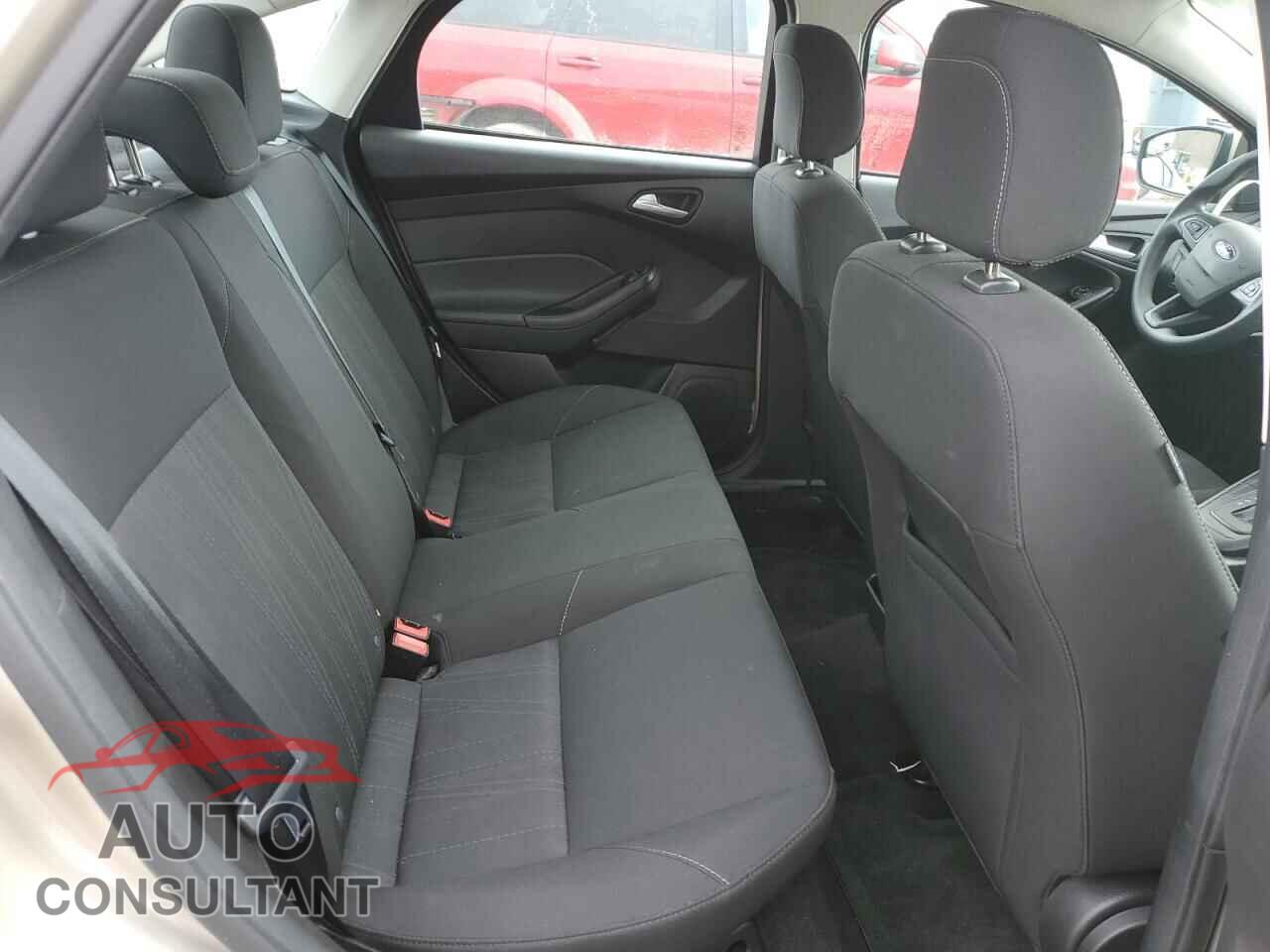 FORD FOCUS 2018 - 1FADP3FE4JL200712