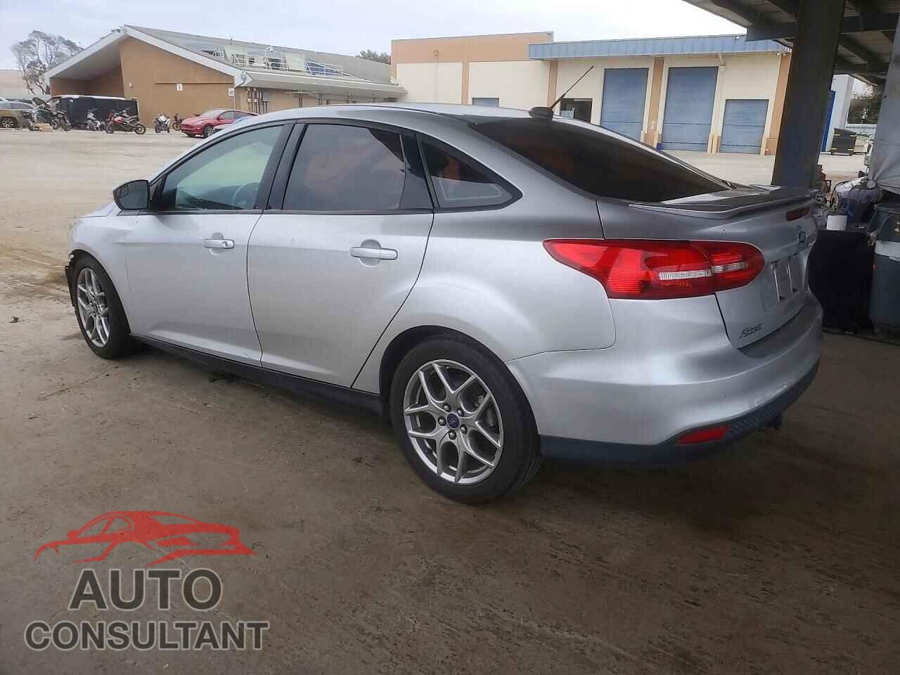 FORD FOCUS 2015 - 1FADP3F27FL221941