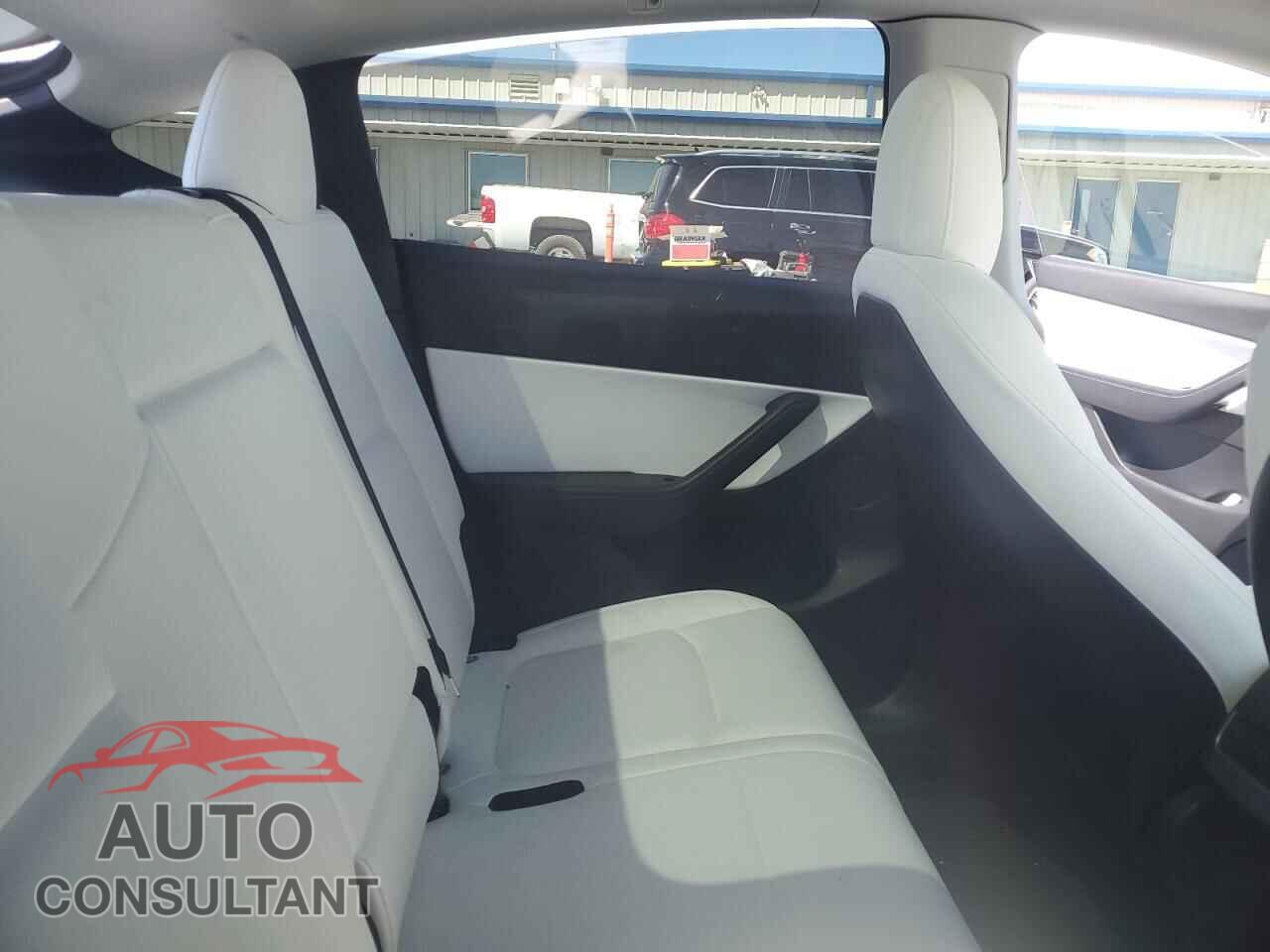 TESLA MODEL Y 2021 - 5YJYGAEE9MF281117