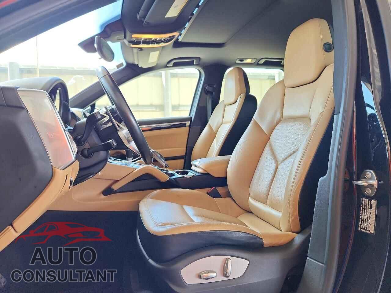 PORSCHE CAYENNE 2016 - WP1AA2A22GKA11821