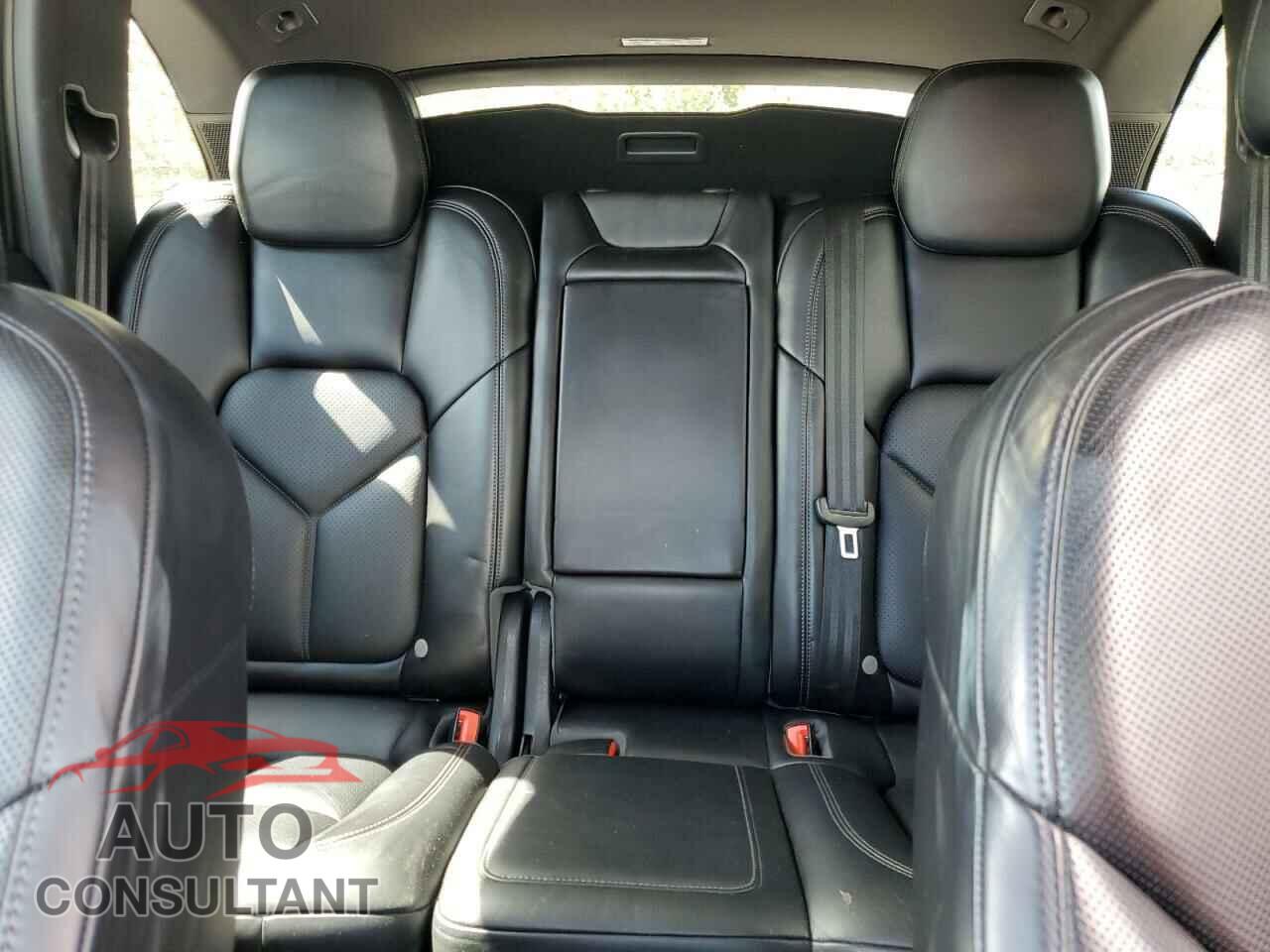 PORSCHE CAYENNE 2017 - WP1AB2A26HLA52039