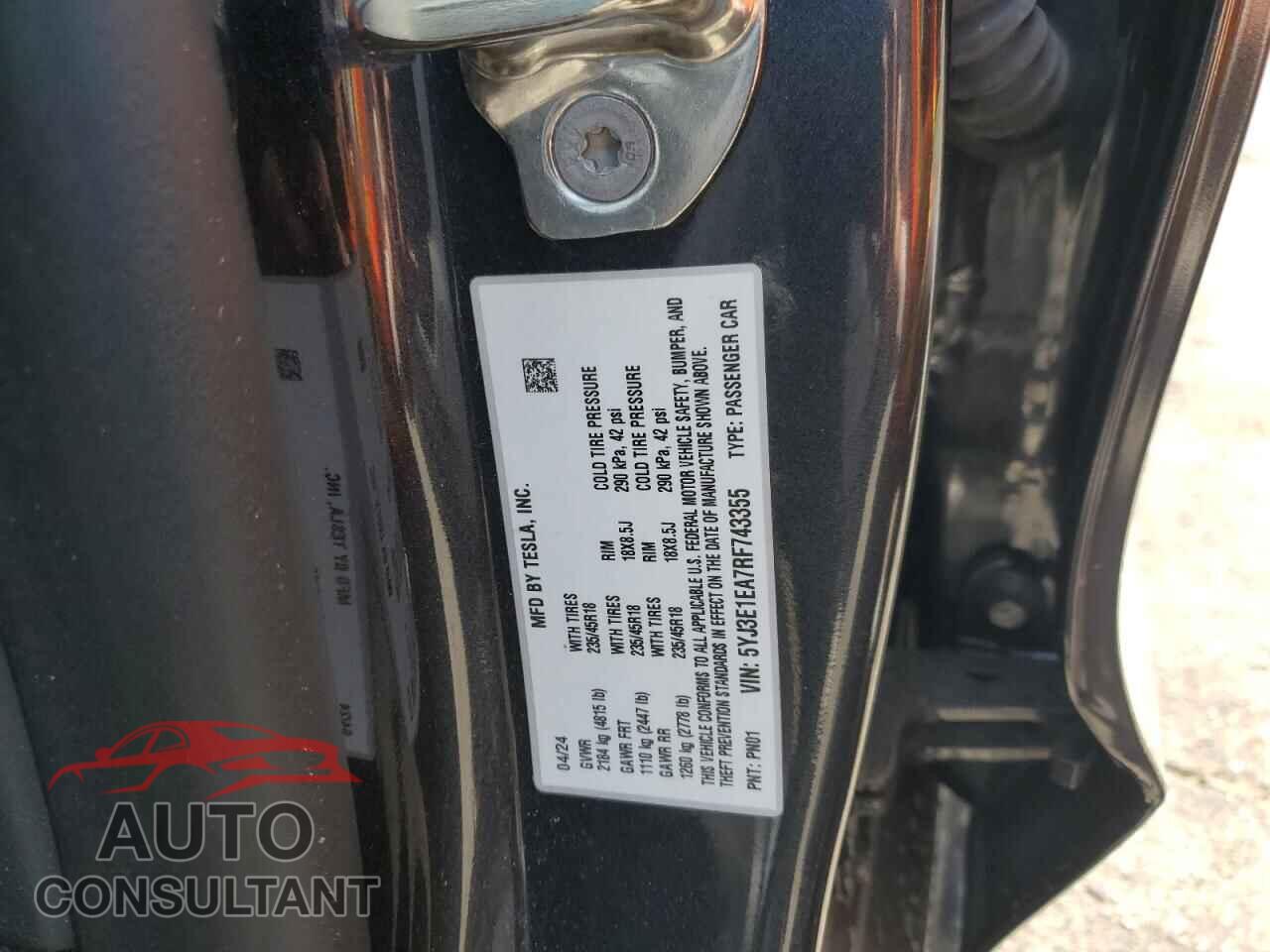 TESLA MODEL 3 2024 - 5YJ3E1EA7RF743355
