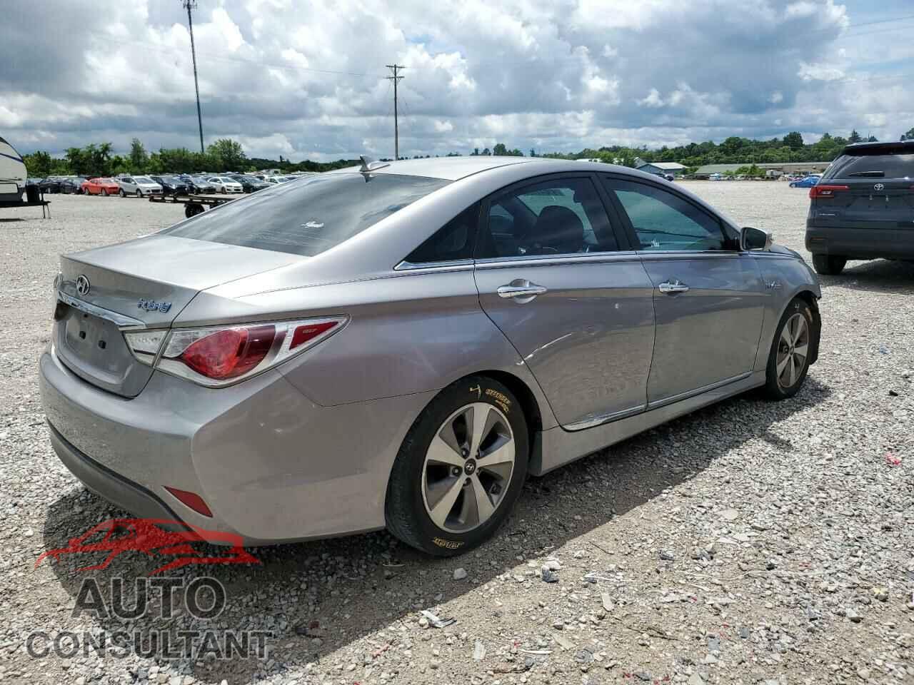 HYUNDAI SONATA 2011 - KMHEC4A42BA000824