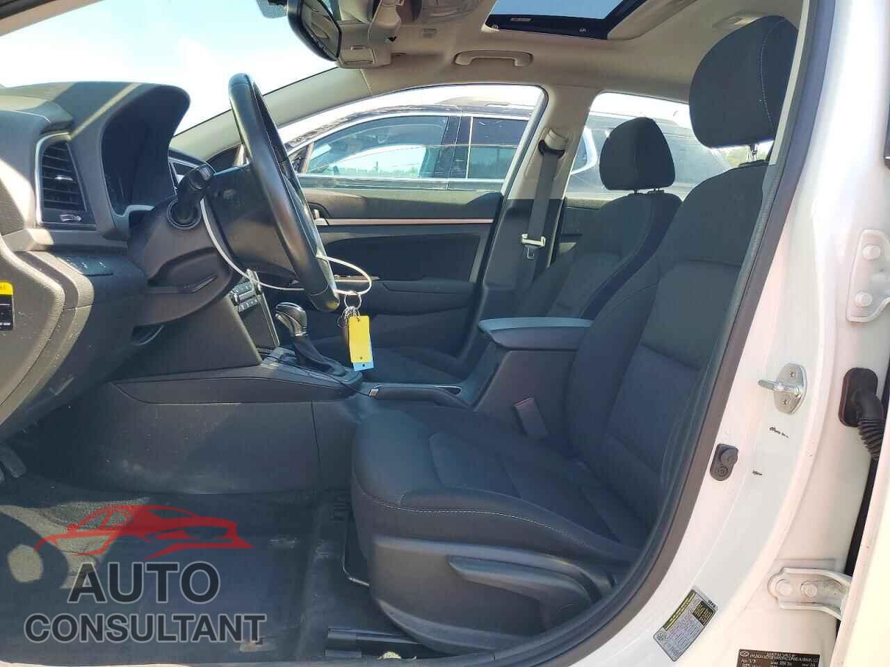 HYUNDAI ELANTRA 2018 - 5NPD84LF0JH347320