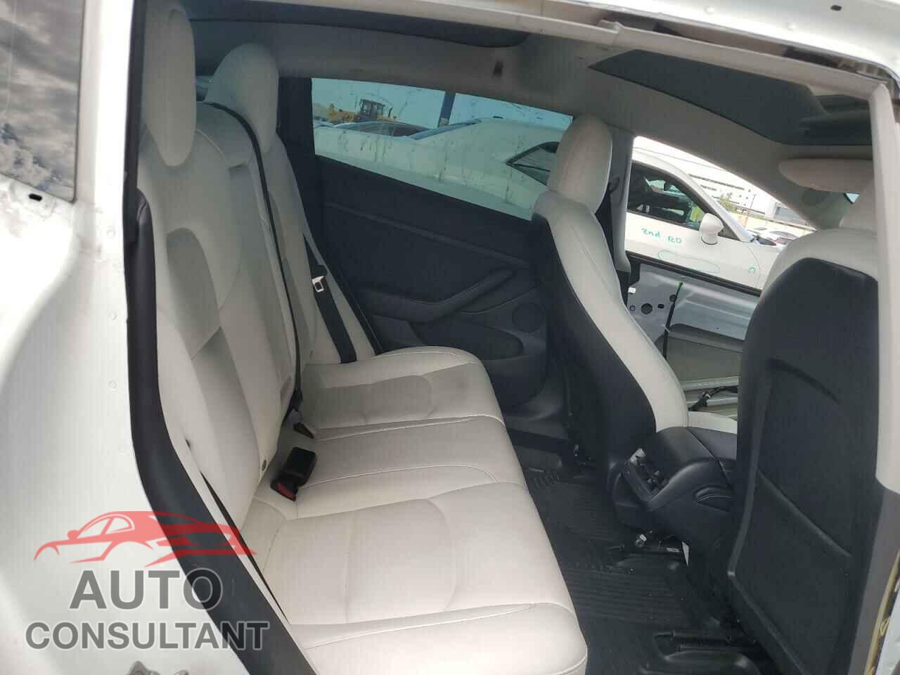 TESLA MODEL 3 2022 - 5YJ3E1EB9NF350010