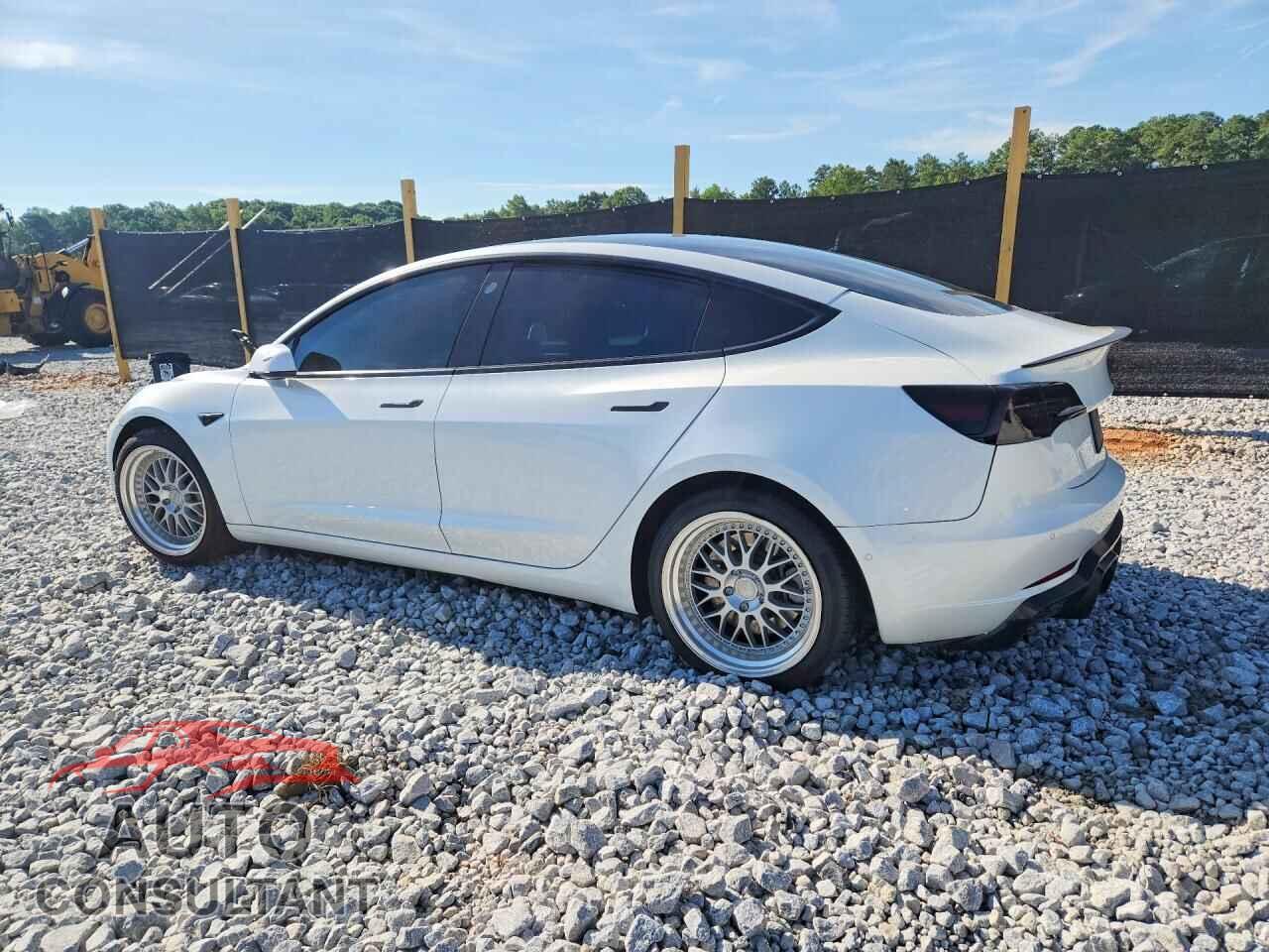 TESLA MODEL 3 2021 - 5YJ3E1EA5MF978104