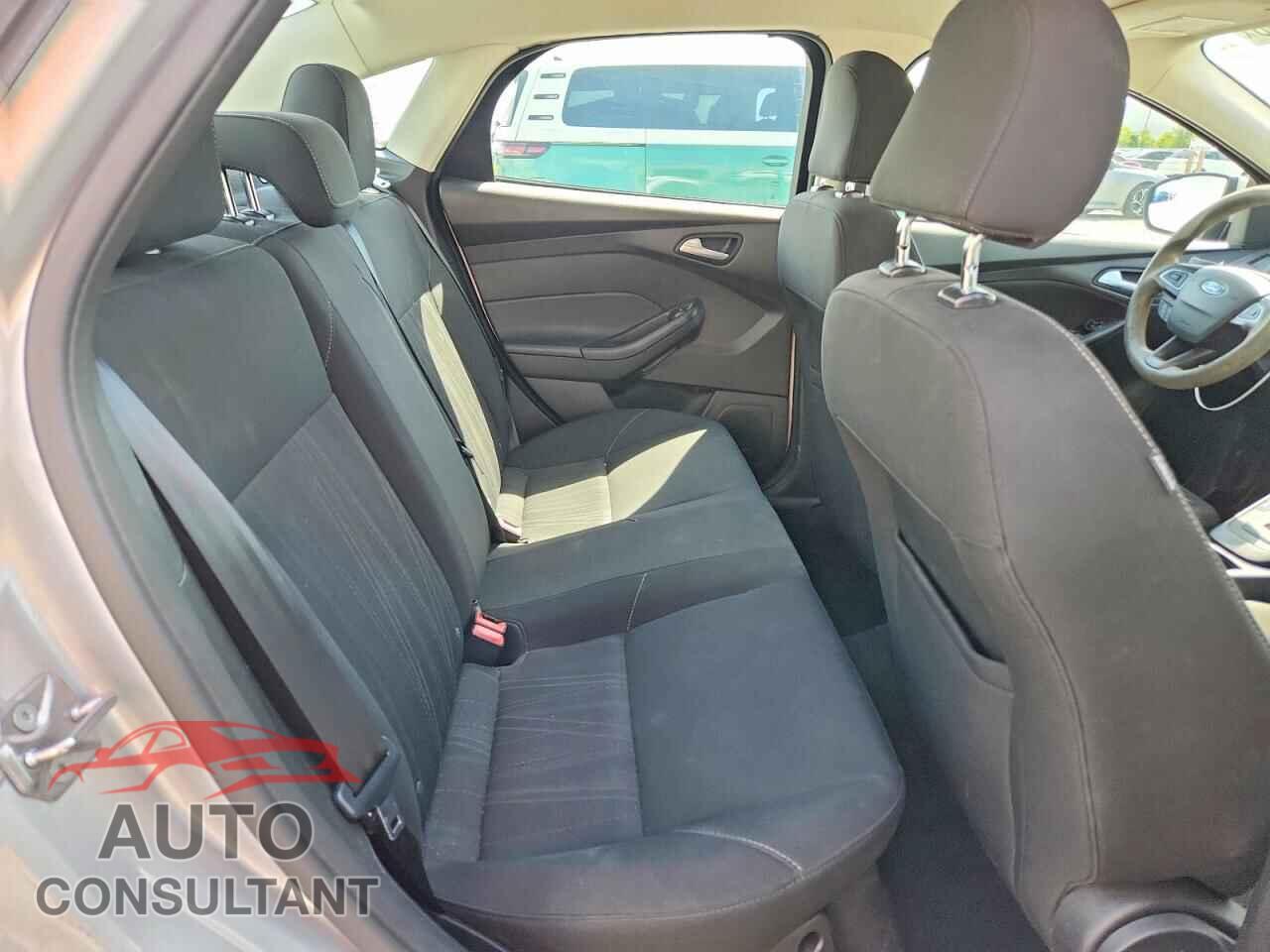 FORD FOCUS 2017 - 1FADP3F21HL248247