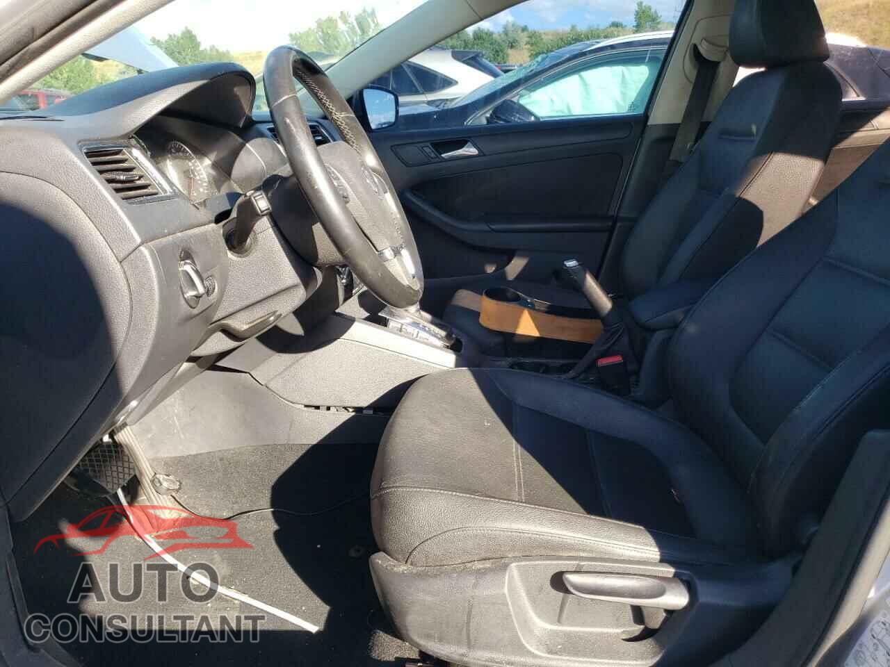 VOLKSWAGEN JETTA 2012 - 3VWDX7AJ4CM077031