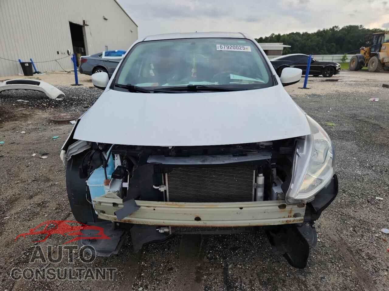 NISSAN VERSA 2019 - 3N1CN7AP3KL801372