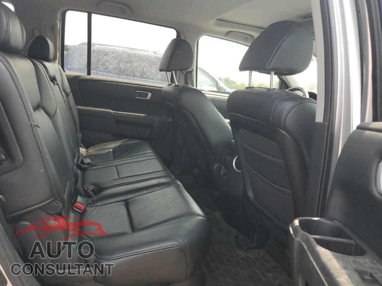 HONDA PILOT 2011 - 5FNYF4H74BB038121