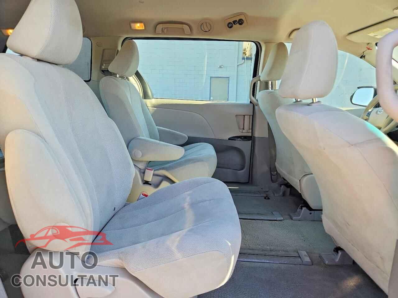 TOYOTA SIENNA 2013 - 5TDZK3DC8DS286576
