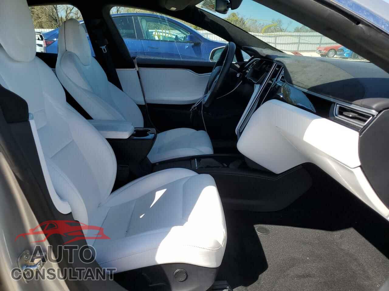 TESLA MODEL S 2017 - 5YJSA1E23HF200471