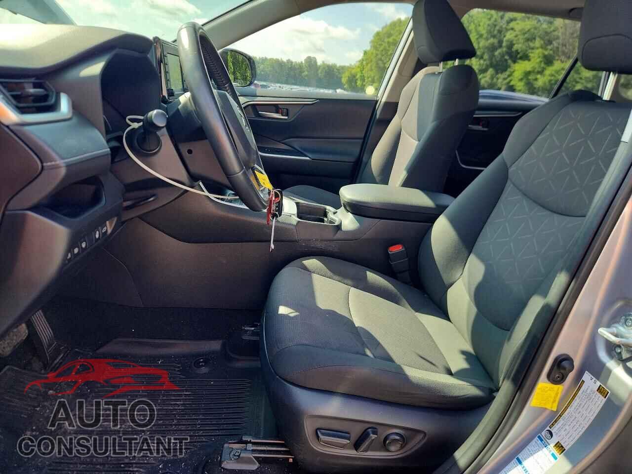 TOYOTA RAV4 2019 - JTMP1RFVXKD043890