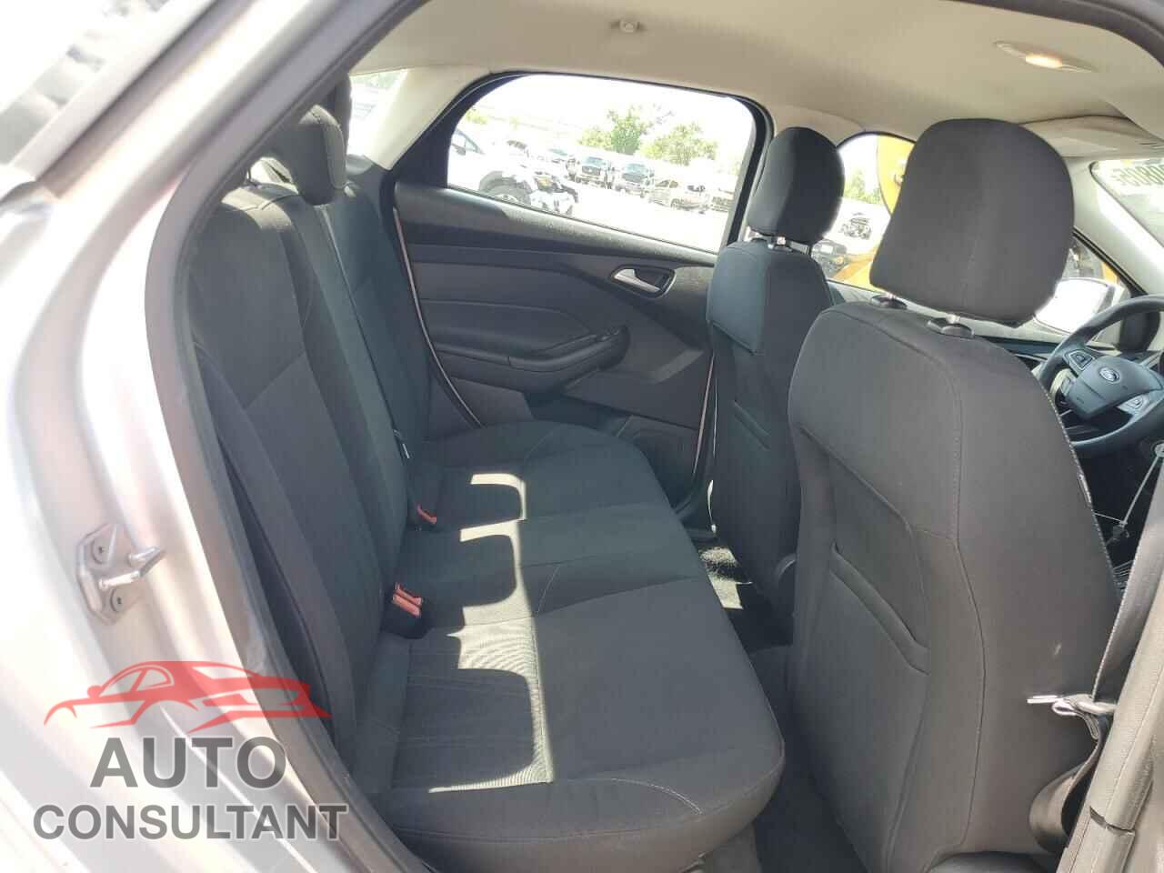 FORD FOCUS 2015 - 1FADP3F27FL329685