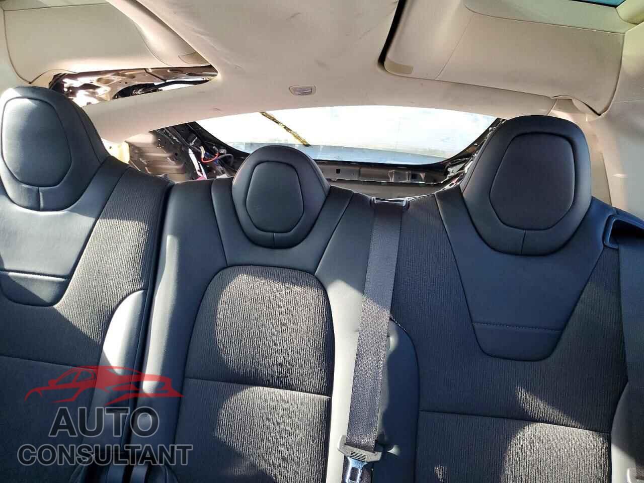 TESLA MODEL X 2016 - 5YJXCDE21GF026707