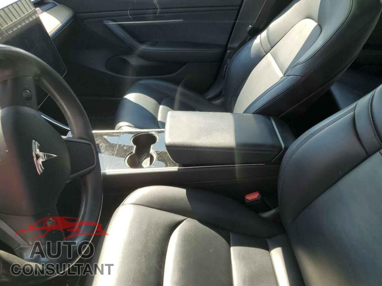 TESLA MODEL 3 2018 - 5YJ3E1EA1JF015390