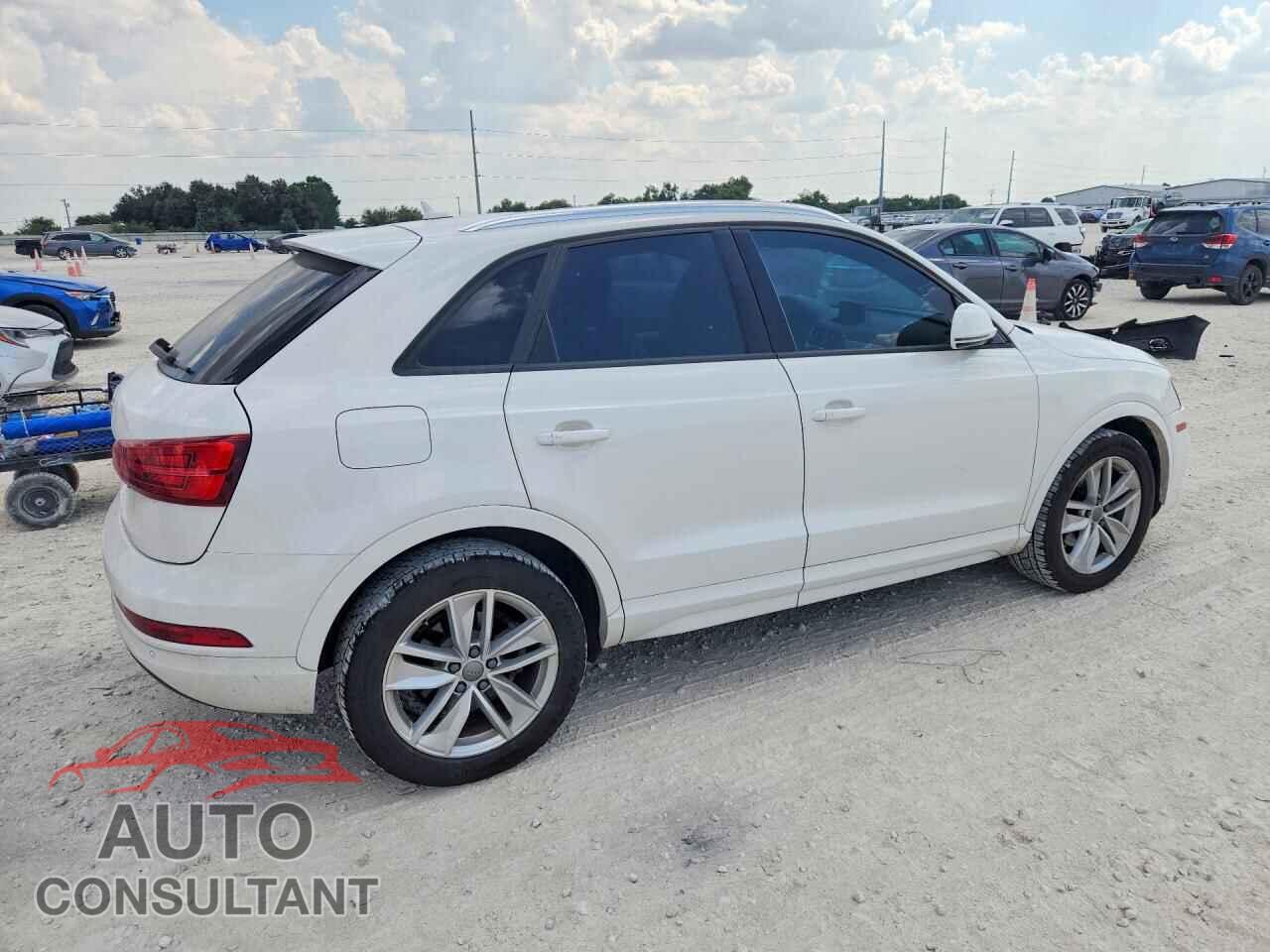 AUDI Q3 2017 - WA1BCCFS2HR008919