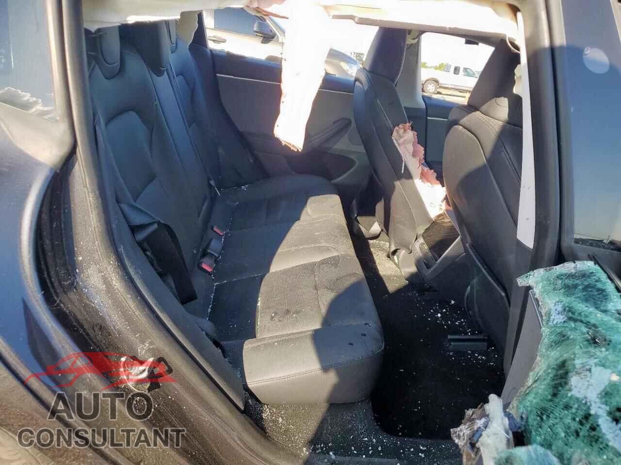 TESLA MODEL 3 2024 - 5YJ3E1EA4RF725802