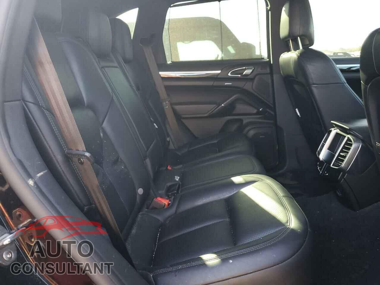 PORSCHE CAYENNE 2018 - WP1AA2A2XJKA05773