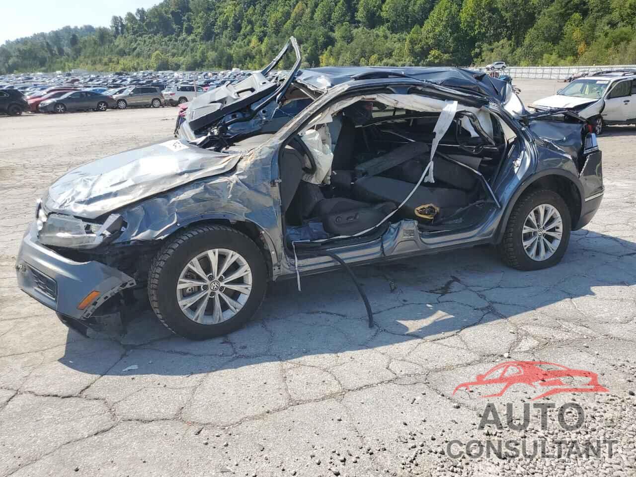 VOLKSWAGEN TIGUAN 2018 - 3VV3B7AX8JM213533