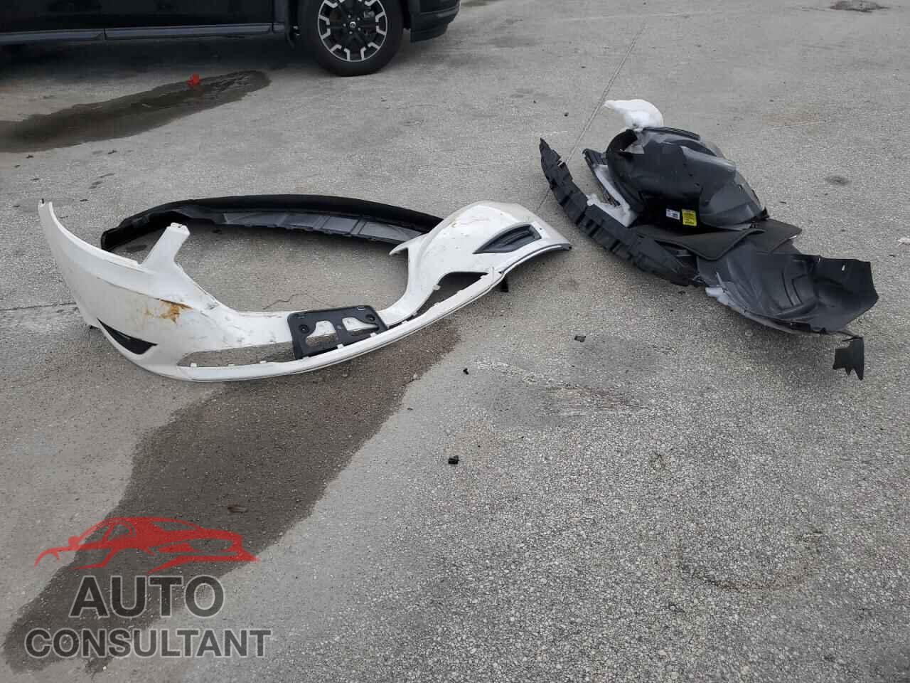 FORD TAURUS 2018 - 1FAHP2E84JG142102