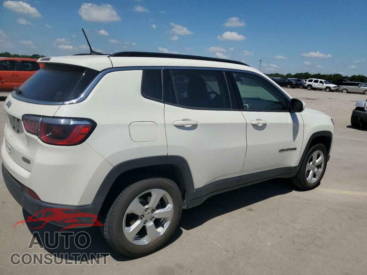 JEEP COMPASS 2018 - 3C4NJDBB1JT331490